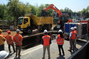 Reparación de calzada tras rotura de matriz en Providencia demorará 10 días