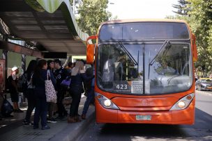 Transporte en Santiago: 99% de flota de buses operativa y Metro funciona parcialmente