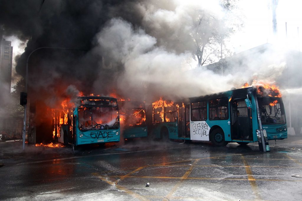 Transportes activa plan y buses vuelven a operar desde las 7:30 hrs. en Santiago