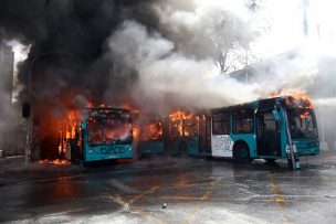 Transportes activa plan y buses vuelven a operar desde las 7:30 hrs. en Santiago