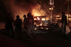 Cerca de 100 detenidos y 23 carabineros lesionados durante toque de queda: un oficial con traumatismo craneal