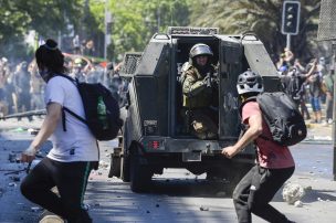 Duros enfrentamientos en el centro de Santiago tras masiva concentración