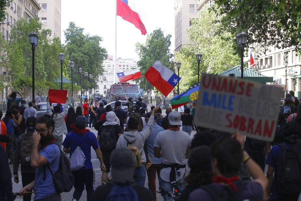 Saqueos y disturbios en nueva jornada de protesta en Santiago centro