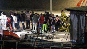 Trece muertos y una decena de desaparecidos en naufragio de barco de migrantes en Italia