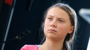 Fiscalía de Roma abre investigación por muñeco con el rostro de Greta Thunberg colgado en un puente