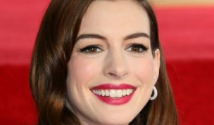 ¡Espléndida! Anne Hathaway acaparó todas las miradas luciendo su avanzado embarazo