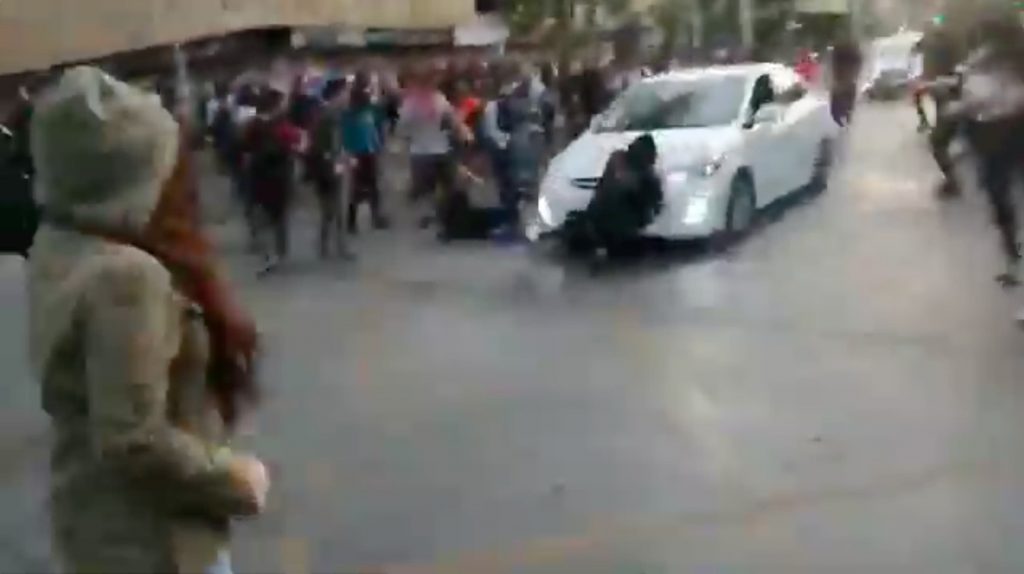 Particular atropelló intencionalmente a manifestante y se dio a la fuga: no llegó muy lejos