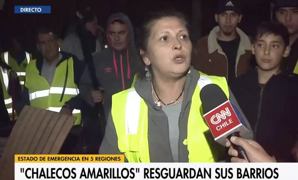 Vecinos se organizan y defienden sus casas de saqueos con los “chalecos amarillos”