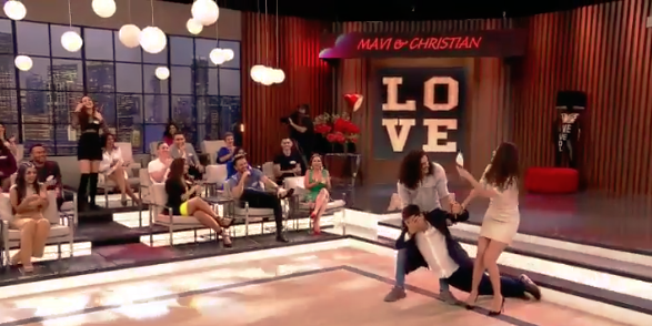 “¡Se desmayó!”: Rafael Araneda protagonizó exagerada reacción en programa “Enamorándonos”