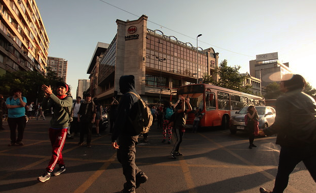 [Minuto a Minuto] Saquean reconocida pizzería en Plaza Italia