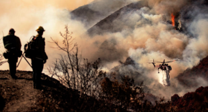 Los bomberos intentan contener los incendios en California ante la llegada de fuertes vientos