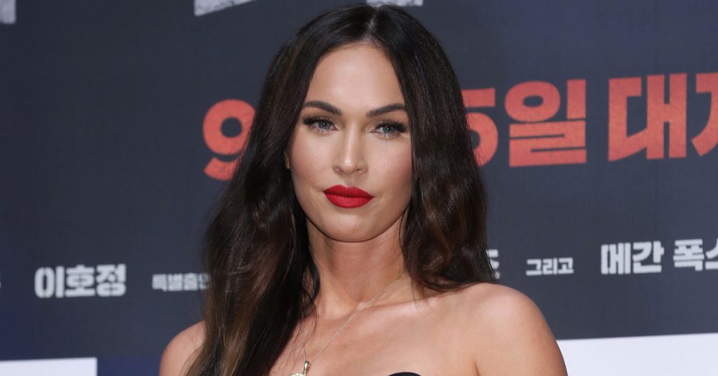 “No deberíamos tratar de limitar cómo se expresan”: Megan Fox defiende la decisión de su hijo de utilizar vestidos