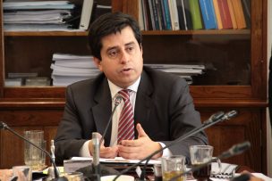 Senador Araya exige renuncias de Chadwick, Fontaine, Hutt y director de Agencia Nacional de Inteligencia