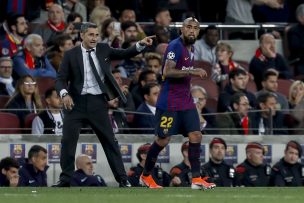 Prensa catalana afirma que Arturo Vidal es la gran duda de Ernesto Valverde ante el Sevilla