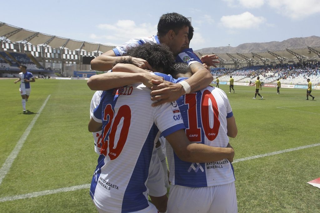 Antofagasta venció en un accidentado duelo a O’Higgins y complica a la U en la zona de descenso