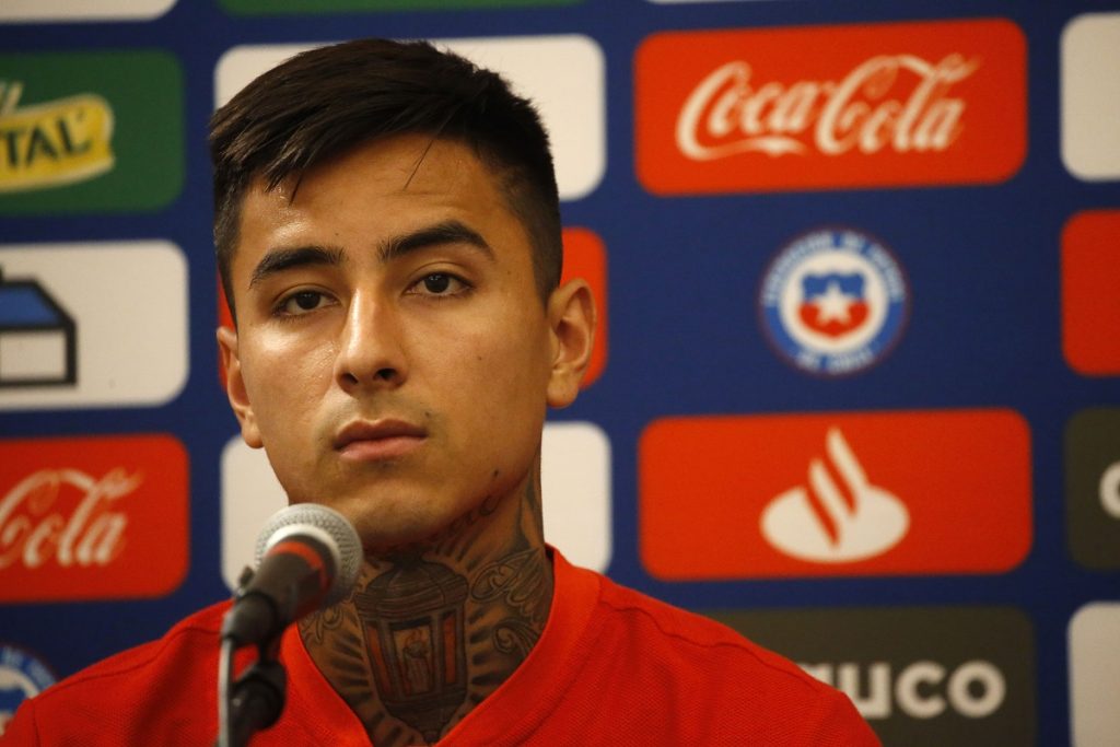 El duro periplo de Erick Pulgar para arribar a la Roja: perdió uno de sus vuelos y es duda para el duelo con Perú