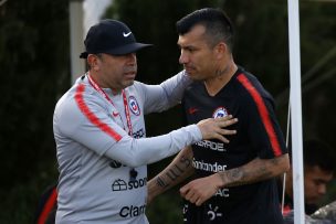 Medel salió lesionado ante Colombia y Sánchez se puso la jineta de capitán