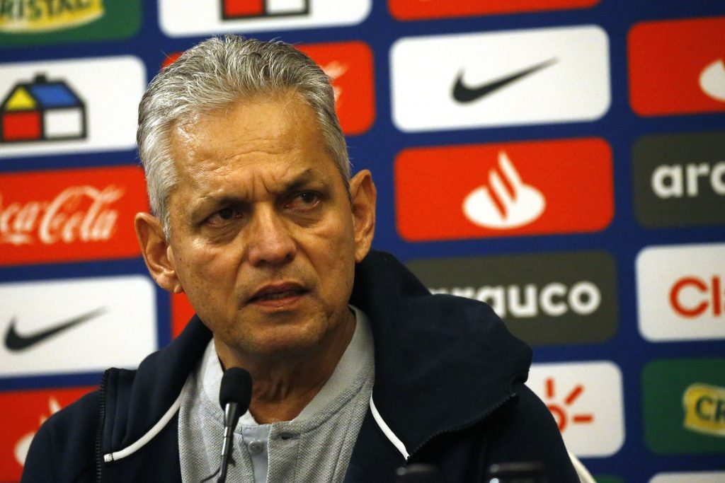 Reinaldo Rueda evitó hablar sobre conflicto Bravo-Vidal y confirmó a Medel como capitán