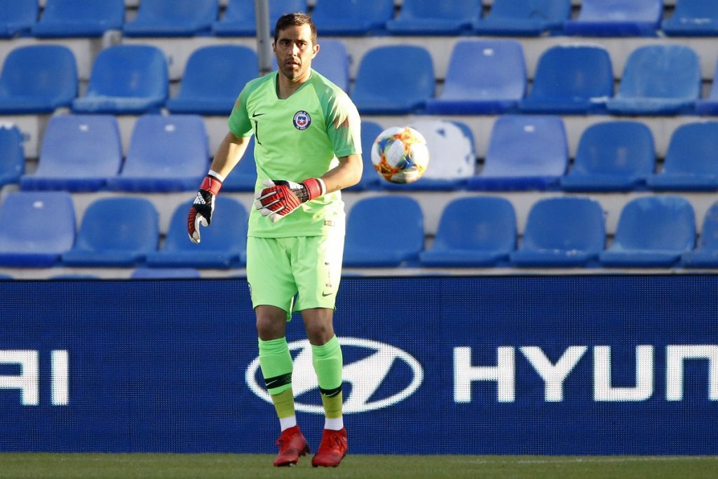 Claudio Bravo cierra el tema de la capitanía de la Roja: “Me sumé al último, mi rol no tiene que ver con portar un brazalete”
