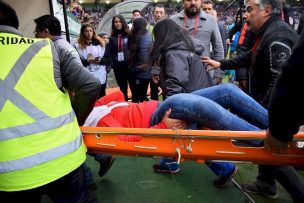 Hincha saltó desde galería a la cancha del duelo de la Roja femenina vs. Uruguay y resultó con una fractura