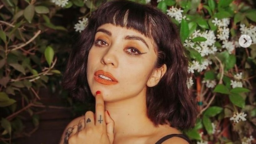 Mon Laferte sorprendió tras enseñar su cabello con canas a sus 36 años: sus seguidores reaccionaron