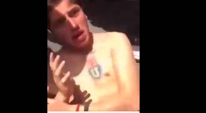 [VIDEO] Hinchas de Colo Colo agreden violentamente a fanático de la U en el ‘arengazo’