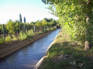 INIA busca reducir pérdidas de agua en canales de riego con aplicación de moderna tecnología en Maule