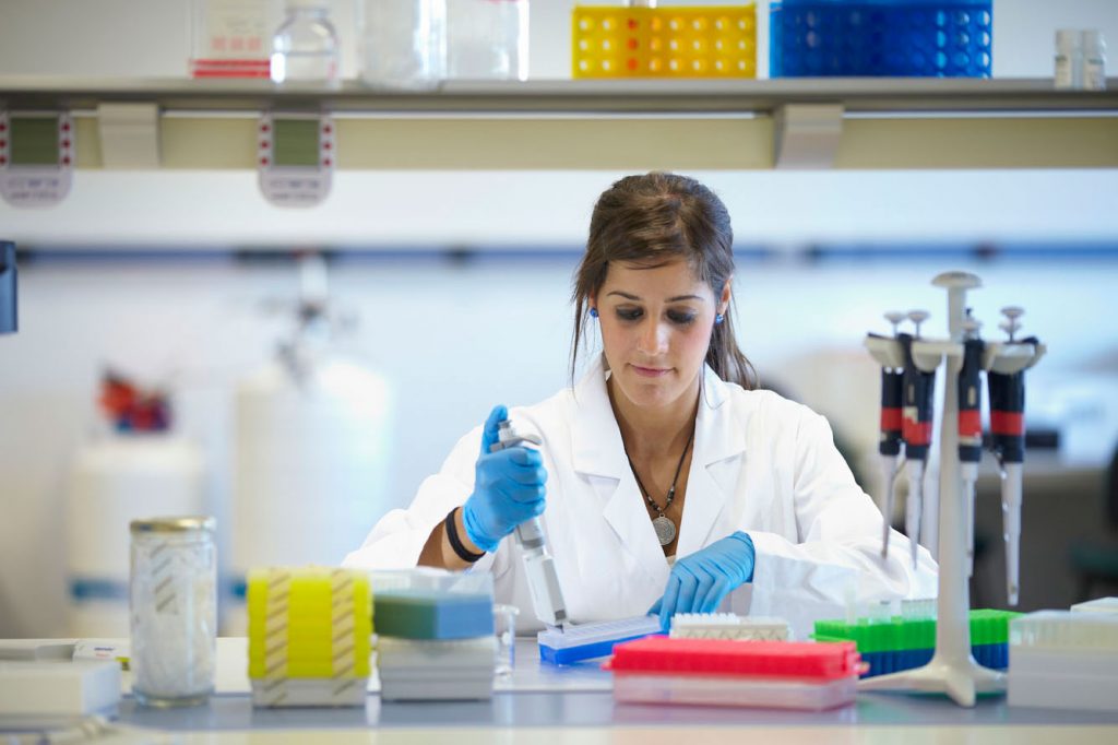 Inauguran laboratorio de biología molecular