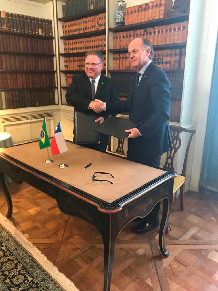 Ministro Walker anuncia apertura del mercado brasileño para productos orgánicos: “Esto nos abre las puertas de un mercado enorme para la producción orgánica chilena”