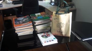 Con libros, Ciren aporta a la educación agrícola del país