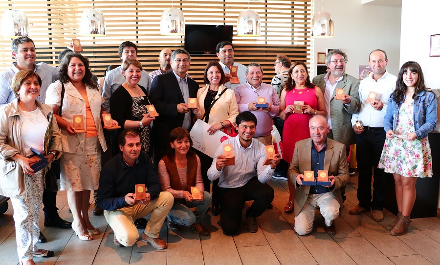 Concurso Catad’or ancestral premió los mejores vinos que producen los campesinos de Chile