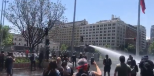 VIDEOS | Cientos de personas se manifestaron a las afueras de La Moneda tras cambio de Gabinete