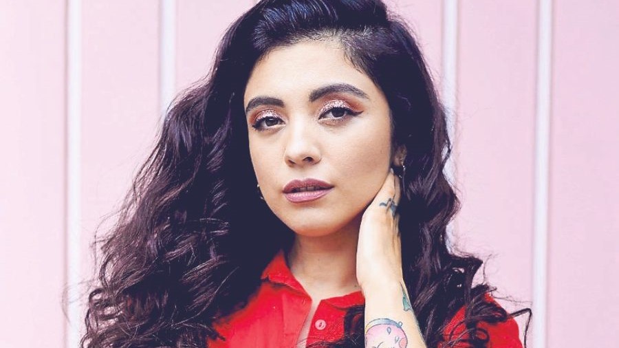 “Mi amor”: La romántica fotografía que compartió Mon laferte que generó especulaciones