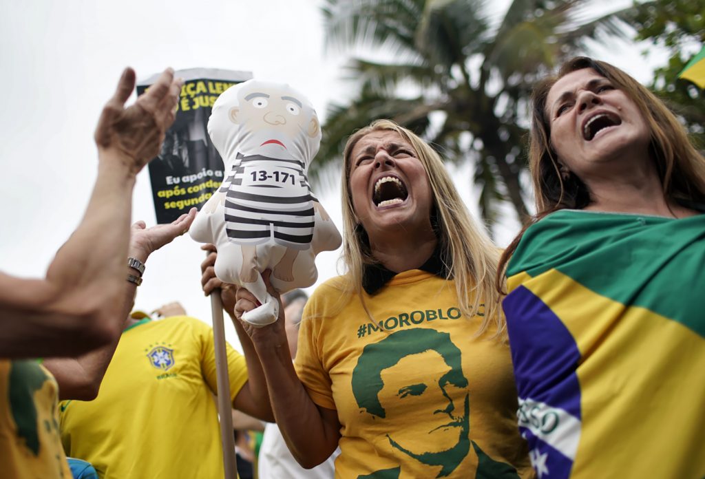 Bolsonaro pide a los brasileños “no dar munición” al “canalla” de Lula