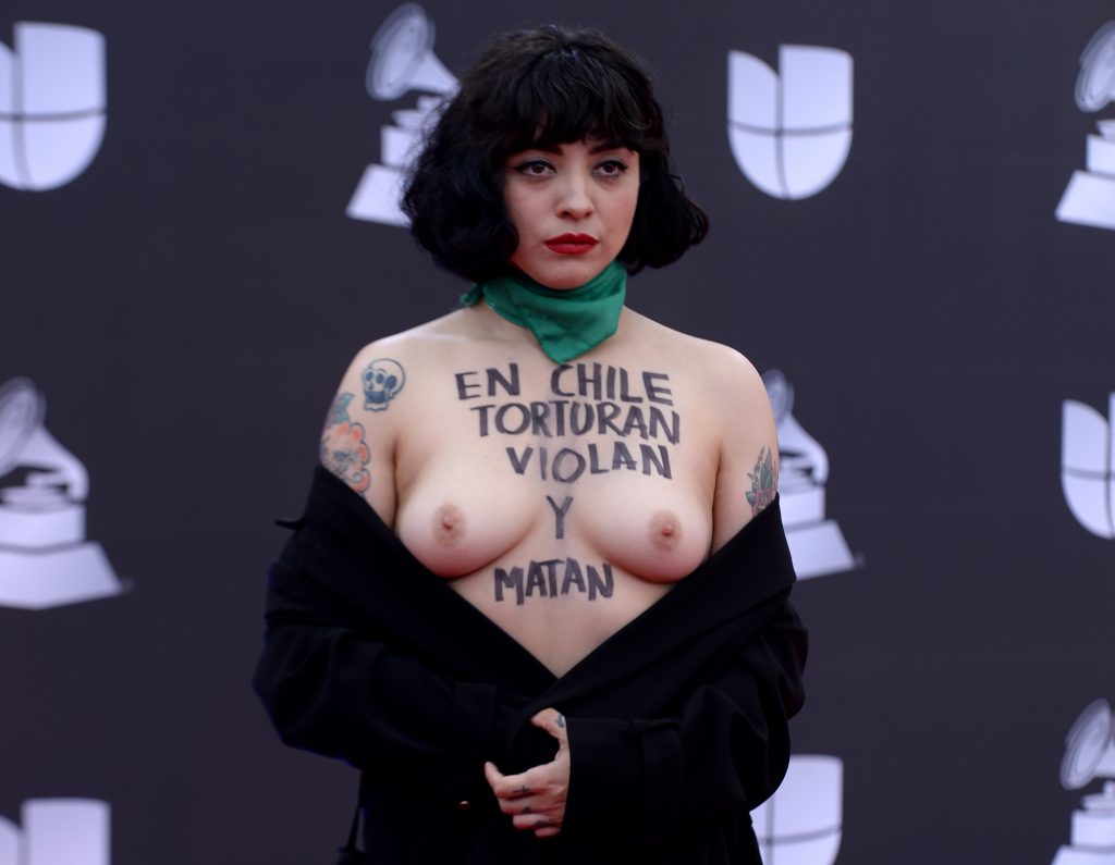 “Libera tu teta”: Reconocidas actrices se suman a osada campaña virtual en homenaje a Mon Laferte