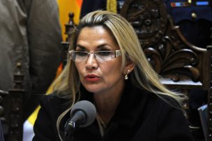 Presidenta interina de Bolivia rechaza intento de senadores de dar