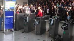 Diputados del Frente Amplio visitarán en prisión a profesor formalizado por daños en el Metro