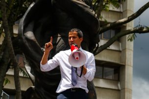 Con armas largas y encapuchados allanaron oficina de Guaidó antes de la marcha