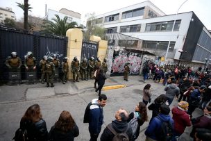 Liceos de Santiago regresan a clases y se cierra año escolar para Instituto Nacional y el INBA