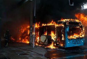 Intendencia Metropolitana presentó querellas por quema de 17 buses