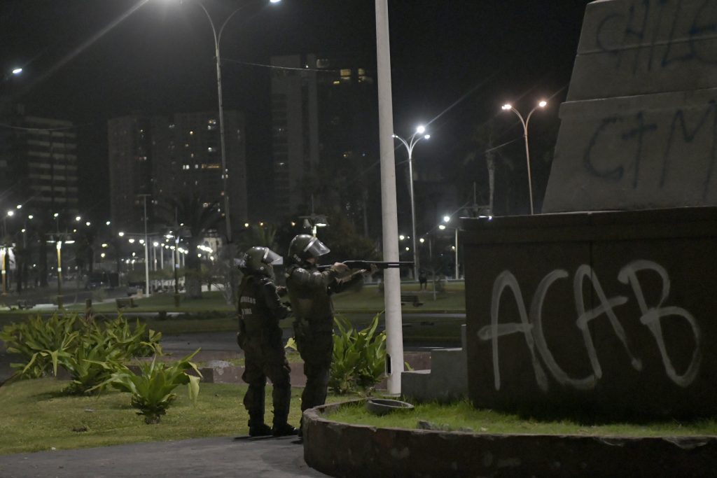 PDI detiene a carabineros por montaje durante el Estado de Emergencia