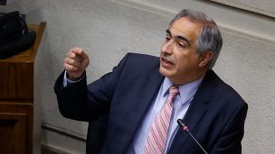 Francisco Chahuán pide rebaja de 40% en pasajes para adultos mayores en transporte público