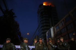 Concepción: Violento incendio consumió pisos superiores del edificio de Caja de Compensación