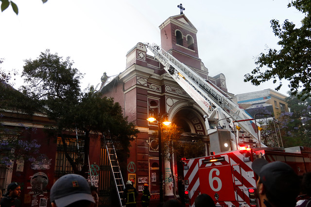 FOTOS | Así quedó el interior de la iglesia ubicada en Lastarria luego de ser quemada