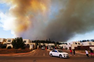 Incendios amenazan zonas residenciales en Valparaíso