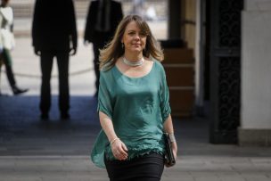 [VIDEO] Senadora Ena von Baer sufre ataque dentro de su vehículo en Valdivia