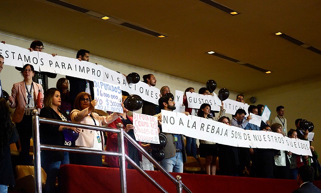 Presidente de la Cámara de Diputados se opone a rebaja de asignaciones que afecta a trabajadores de parlamentarios: “Es una injusticia”