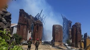 Incendio afecta a la iglesia San Francisco de Curicó