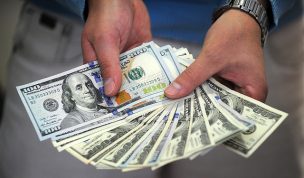 Dólar alcanzó los $826 durante la mañana, pese a intervención del Banco Central