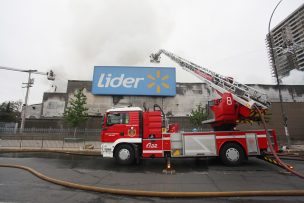 Encuentran cadáver entre escombros de supermercado incendiado en Arica